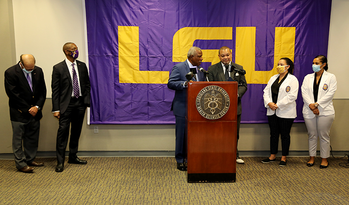 LA State Senators present resolution to LSU Health medical students